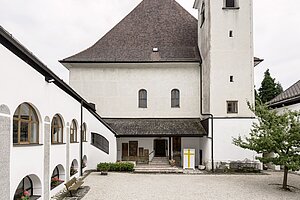 [Translate to Englisch:] Kloster Innenhof 